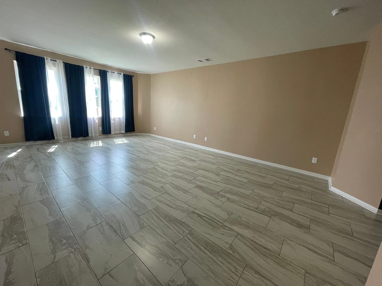 523 Oporto Path — Photo 3