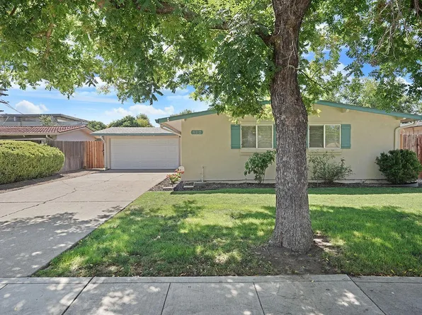 812 E Barrymore St, Stockton, CA 95204