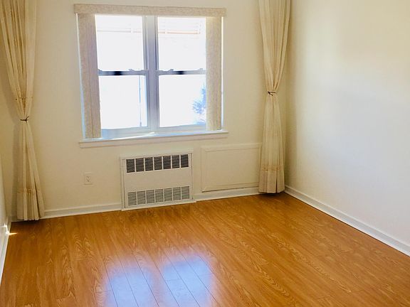 4th image of 2169 Ford St #1F