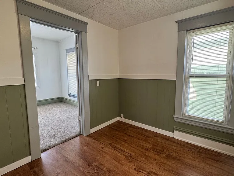 937 Leonard NW — Photo 7