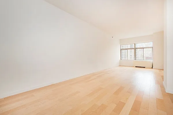 Rented by The Moinian Group | media 21