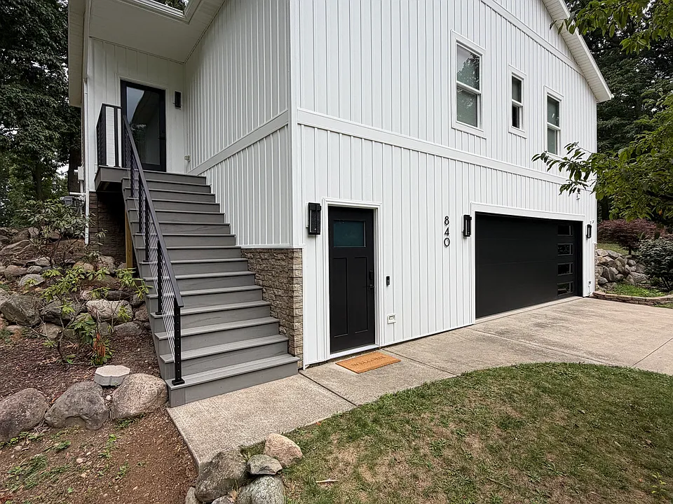 840 E Gull Lake Dr