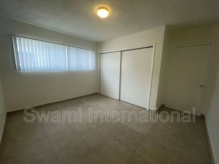 629 W 82nd St #2 — Photo 15