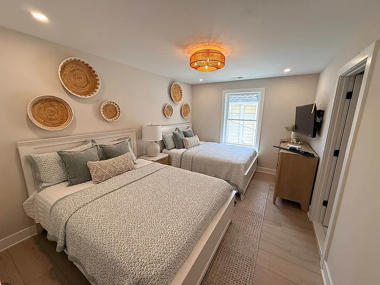 105 S Stratford Ave #MONTHLY LEASE JULY — Photo 46