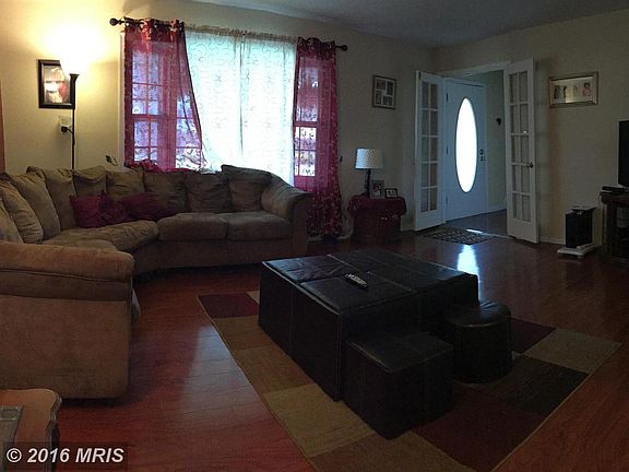 2nd image of 814 Douglas St
