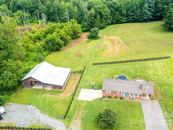 1870 Guildwood Pl SE, Hudson, NC 28638