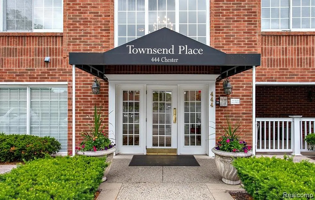 2 bed, 2.0 bath, 874 sqft, $2,395 — Photo 2