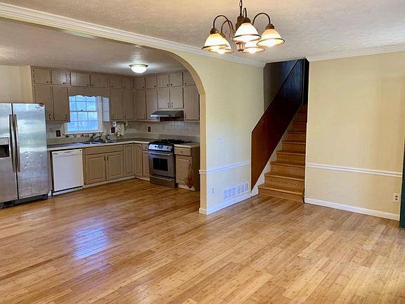 3rd image of 3001 Hillwood Dr