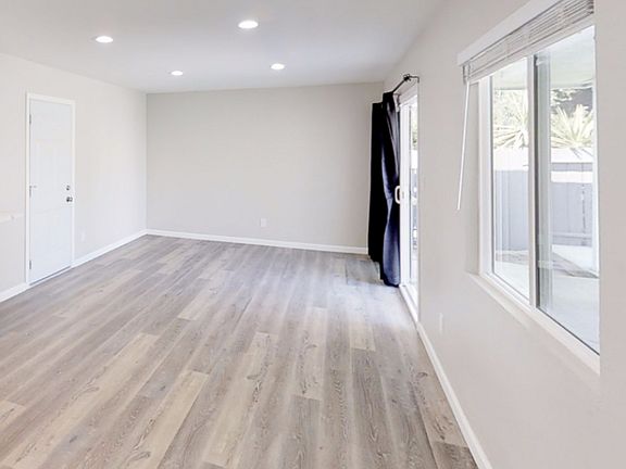 4th image of 5441-43 Brockbank Pl