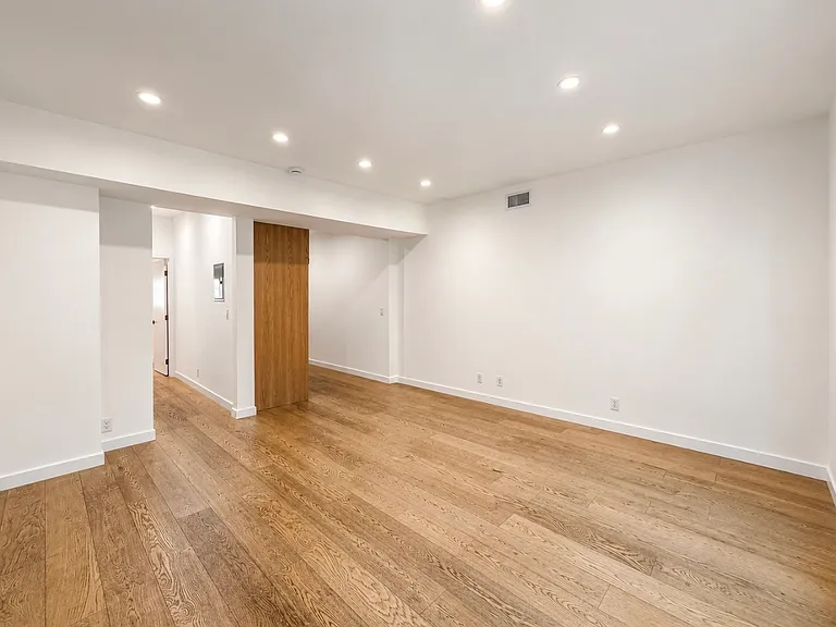 976 N El Centro Ave #976A — Photo 5