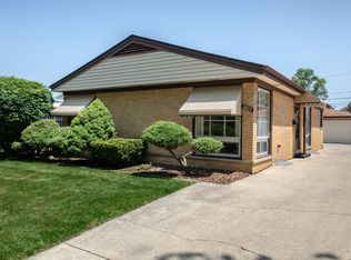 8023 N Ozark Ave, Niles, IL 60714