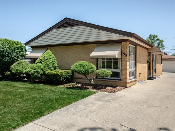 8023 N Ozark Ave, Niles, IL 60714