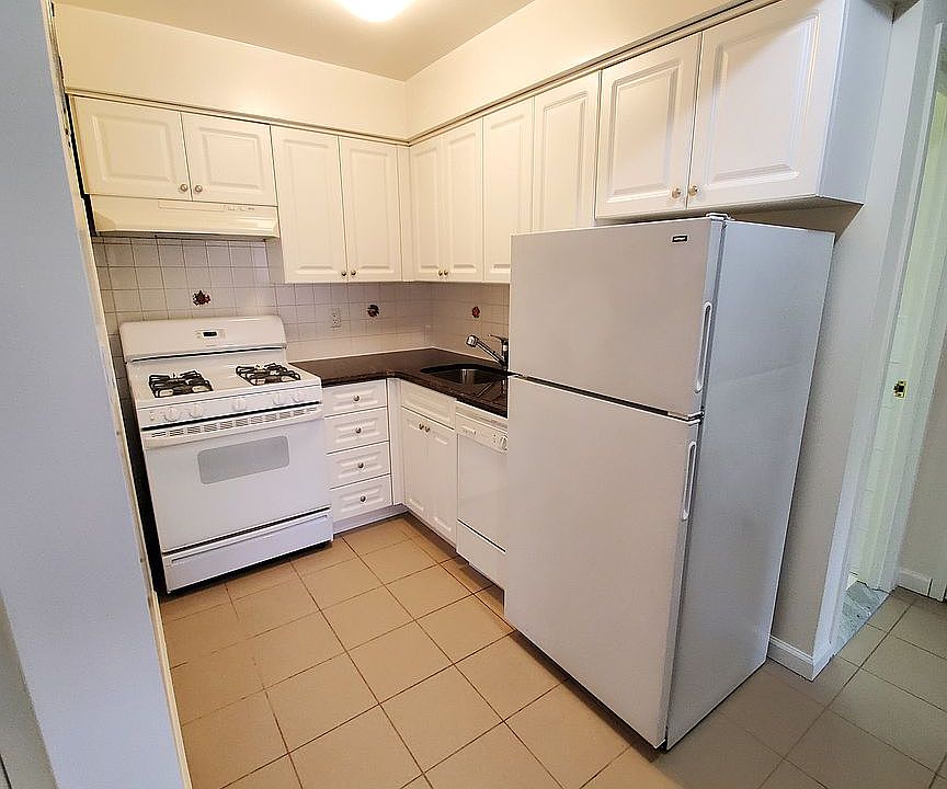 1st image of 25-36 27th St #B2