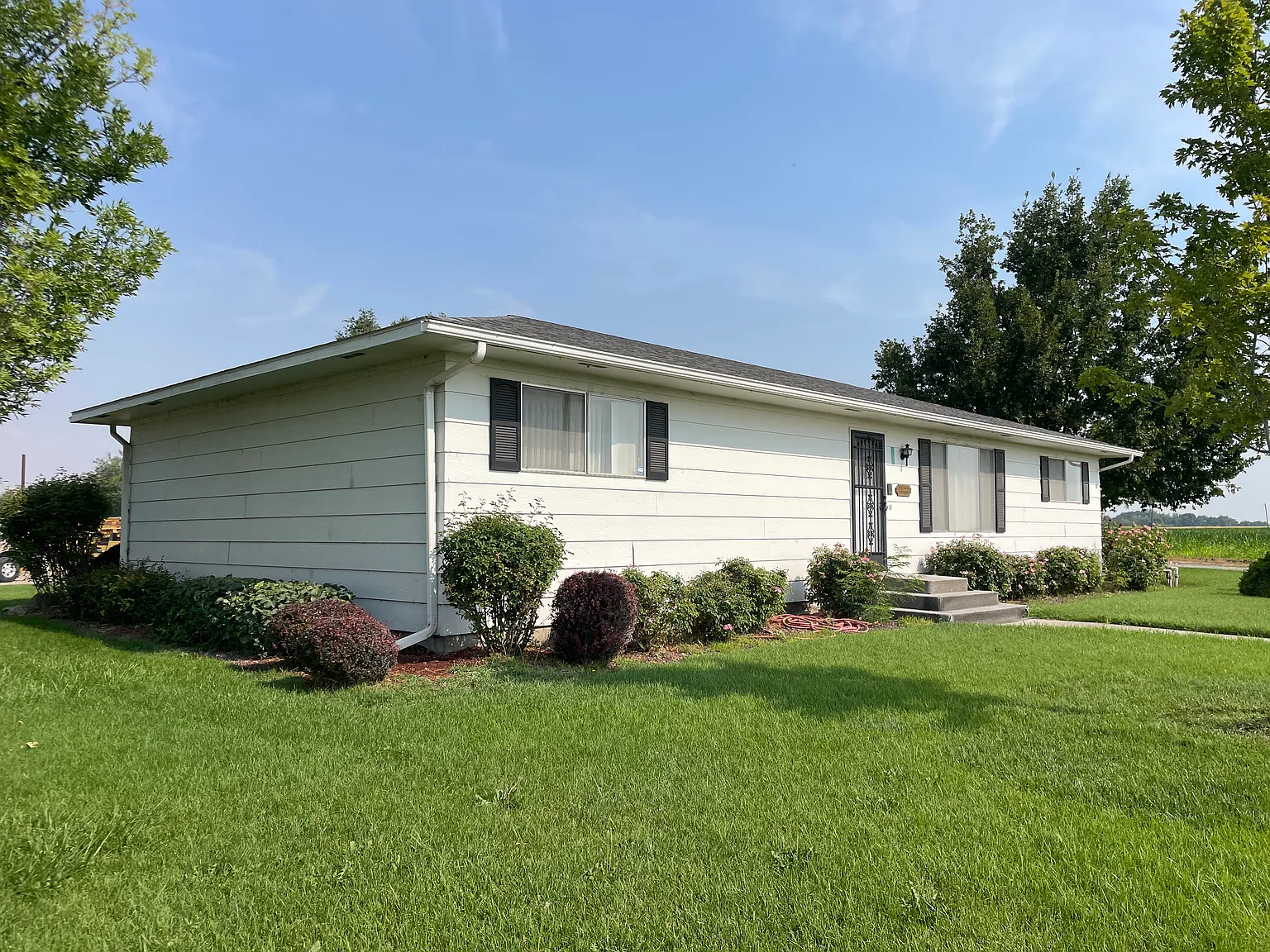 3 bed, 2176 sqft, $1,800 — Photo 2