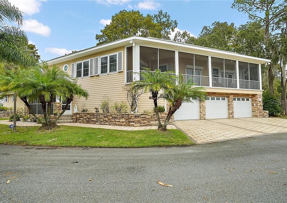 1st image of 202 NW Baypath Dr