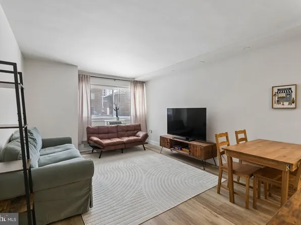 2101 Chestnut St Unit 303, Philadelphia, PA 19103