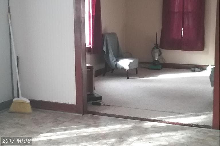 2nd image of 1103 Grazier St