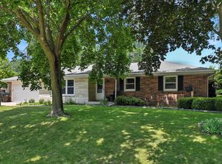 410 Hialeah Dr, Racine, WI 53402