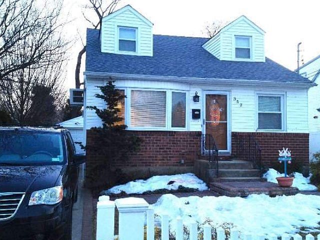 1st image of 352 Chambers Ave