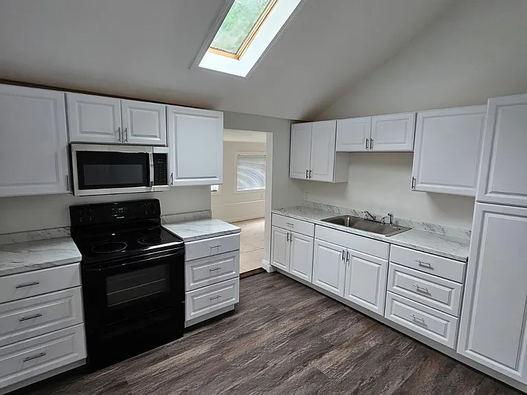 13 South St — Photo 17