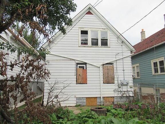3rd image of 2424 W Maple STREET
