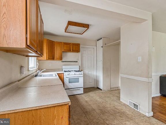 2nd image of 20 Warwick Rd