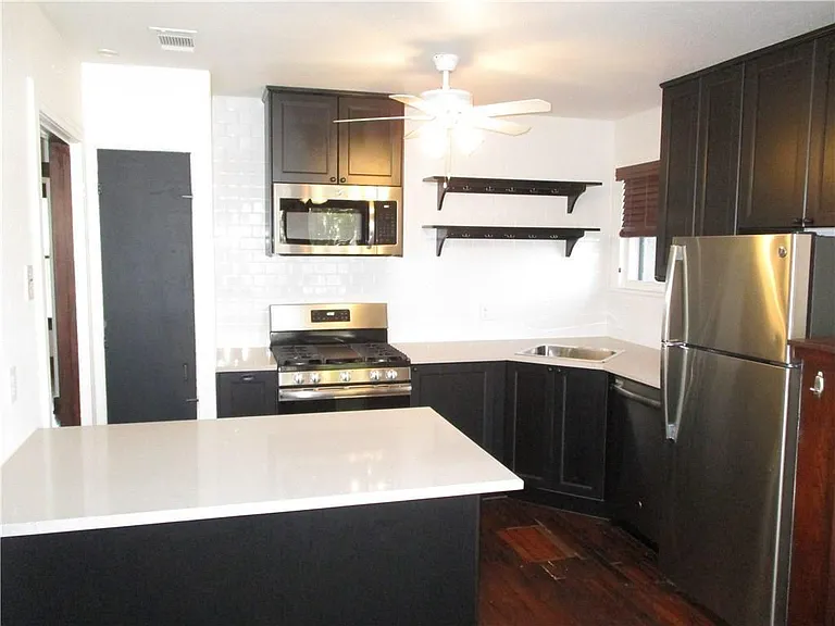 4315 Avenue B — Photo 2