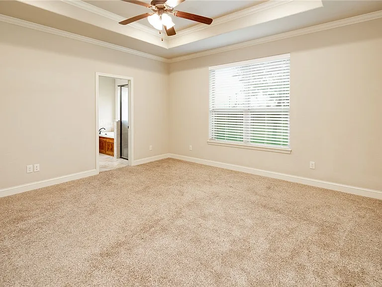 4025 Crestmont Dr — Photo 16