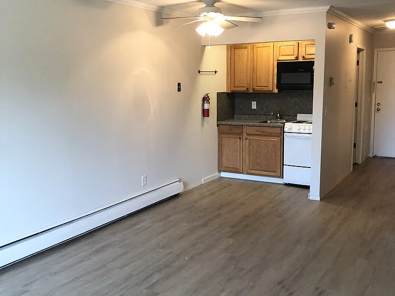 1040 Cleveland Apartments — Photo 30