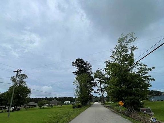 Exterior Neighborhood (street photo)