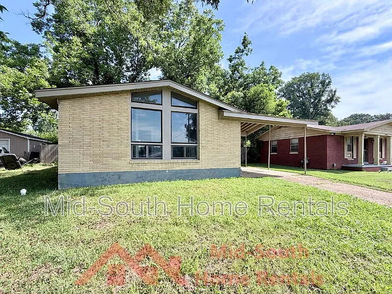 2298 Dells Ave — Photo 2