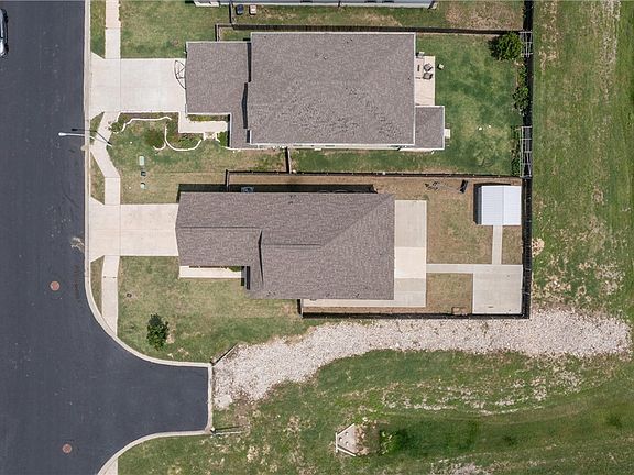 3rd image of 121 Passiflora Dr