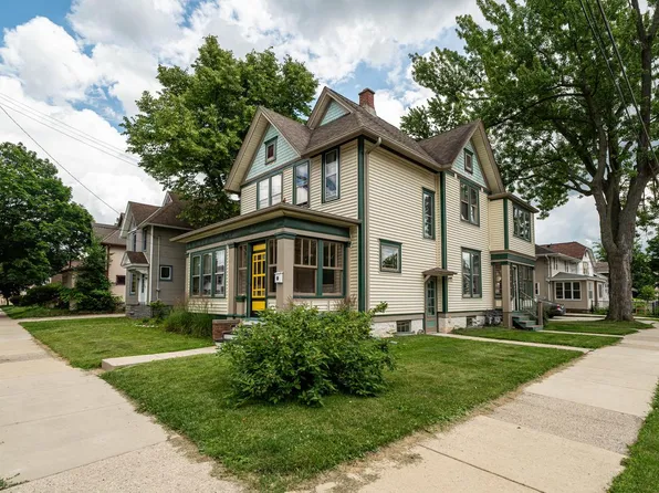 421 Central AVENUE #123&123.5, Waukesha, WI 53186