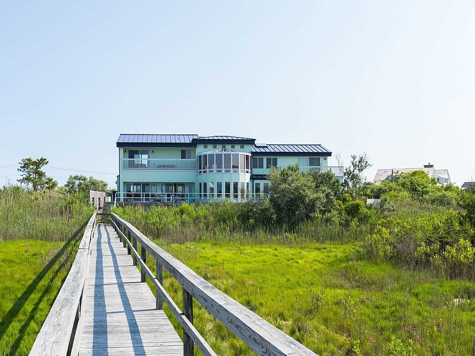 1st image of 3 Waters Edge Dr