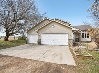 25998 Lofton Ave, Chisago City, MN 55013