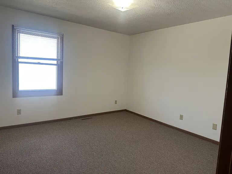 421 Adams St — Photo 8