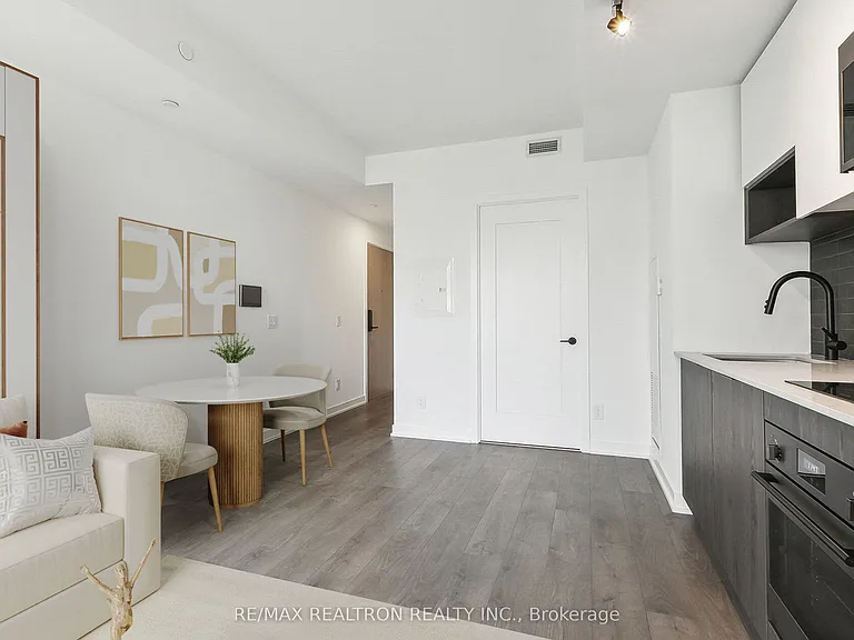 5 Defries St #722 — Photo 3