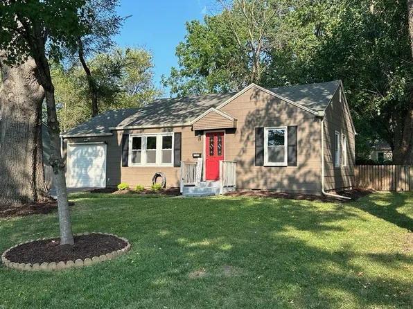 7705 Foster St, Overland Park, KS 66204