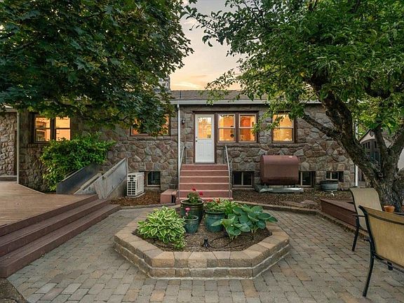 5th image of 205 Perry St