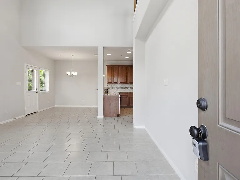 2304 S Lakeline Blvd #384 — Photo 4