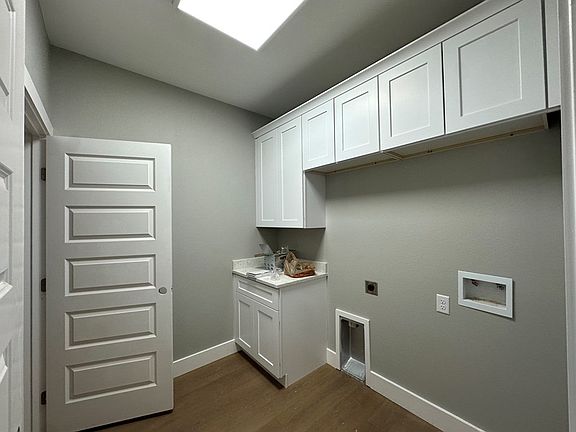 2nd image of 3120 Cedarhill Dr