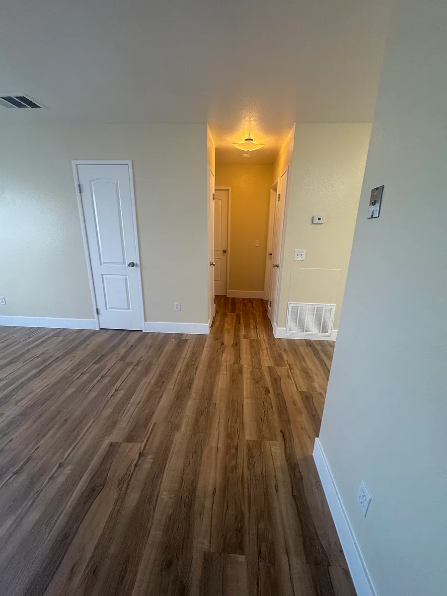 Building Photo - 641 Park Ave #0