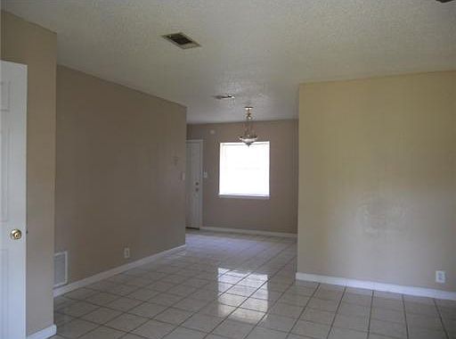 2nd image of 819 Communy Ave