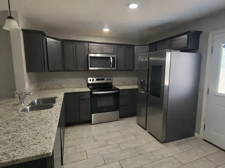 3804 Crockett St — Photo 2