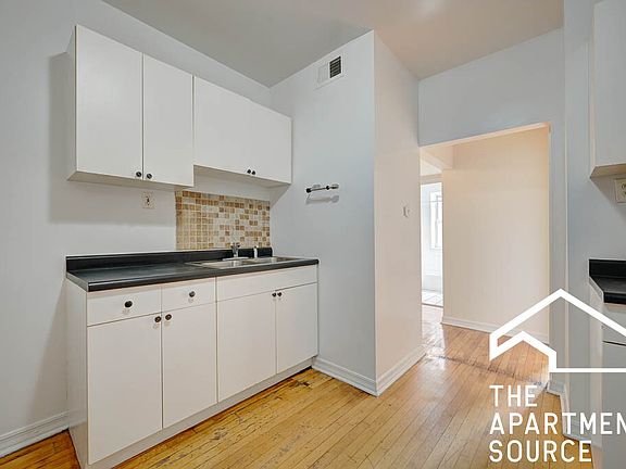 5th image of 3010 N Whipple St #1
