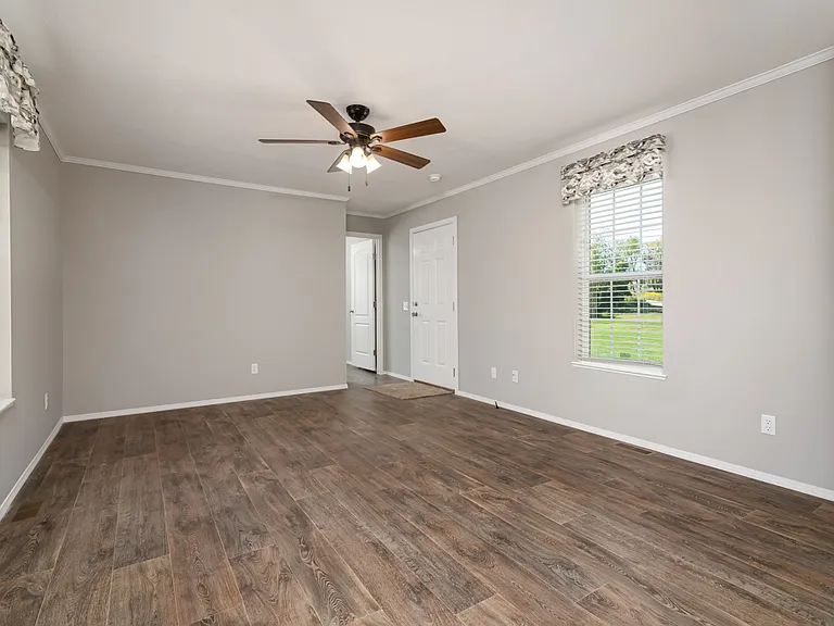 Center Manor — Photo 30
