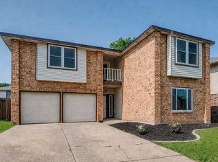 829 Foxridge Dr, Arlington, TX 76017