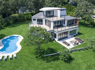 10 Bayview Dr, Hampton Bays, NY 11946