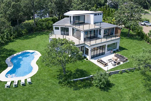10 Bayview Dr Photo 1