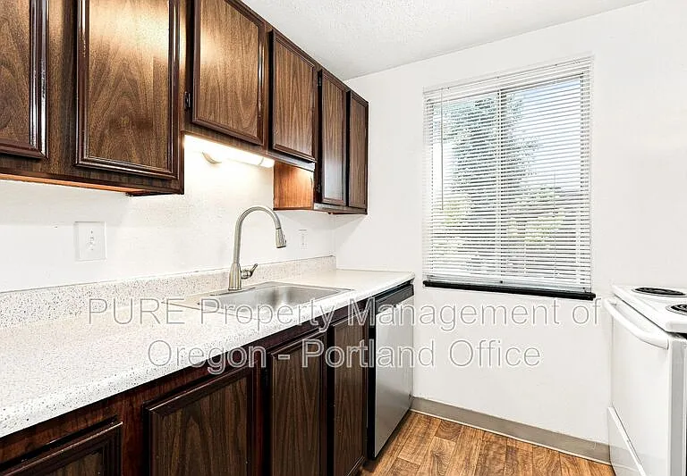 Parkway Garden — Photo 76